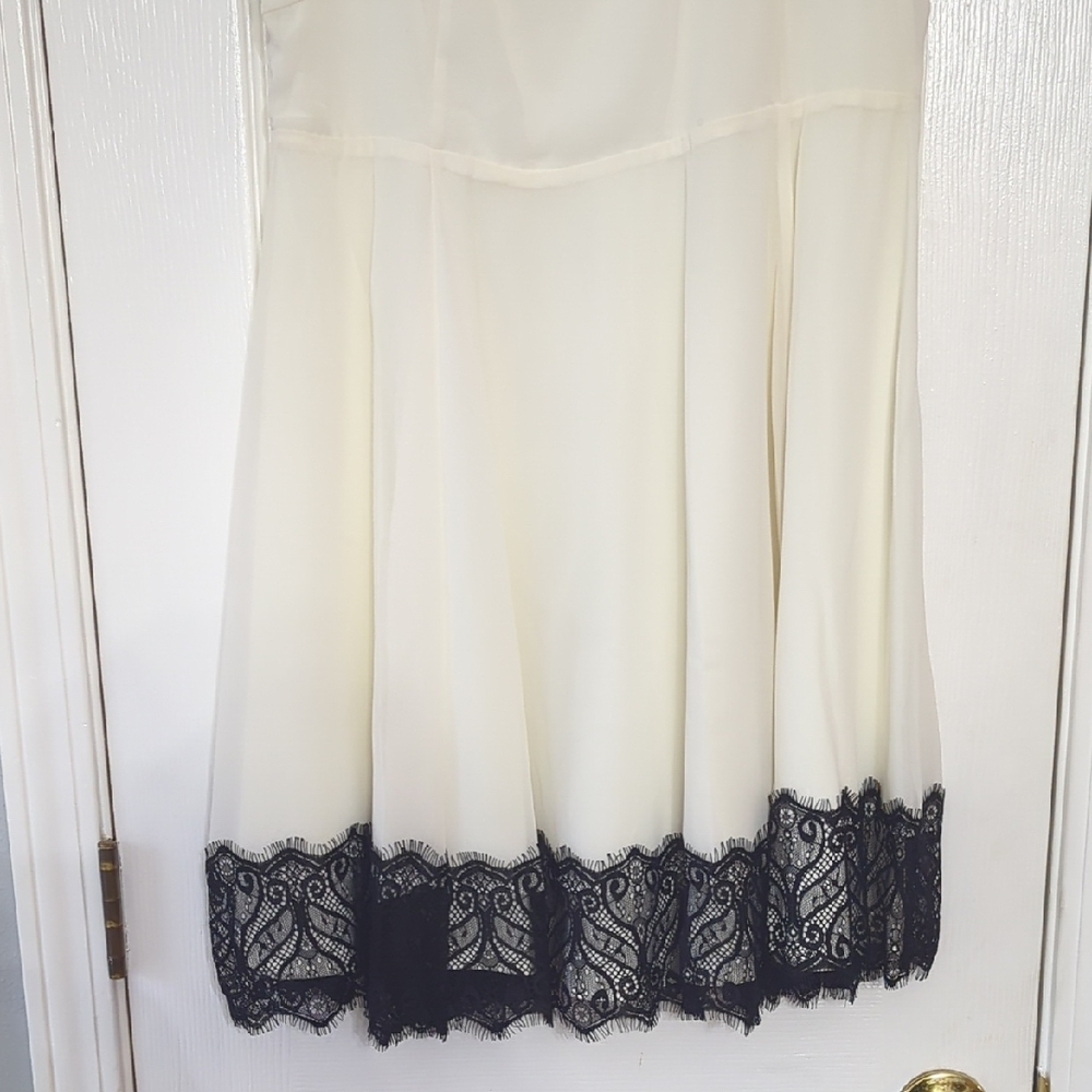 Express Women's Cream Sleeveless Top - Picture 2 of 5